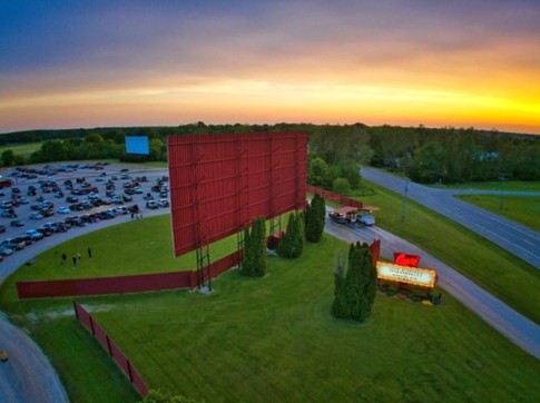 Capri Drive-In Given Governor’s Award For Historic Preservation